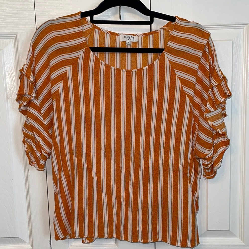 Umgee blouse w/ dropped shoulder and batwing layered ruffle sleeves Size Medium